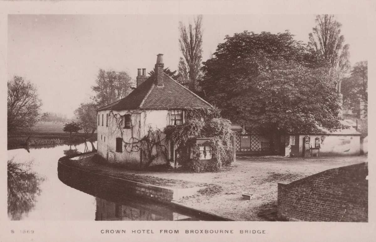 A collection of approximately 96 postcards of Hertfordshire including photographic postcards - Image 3 of 8