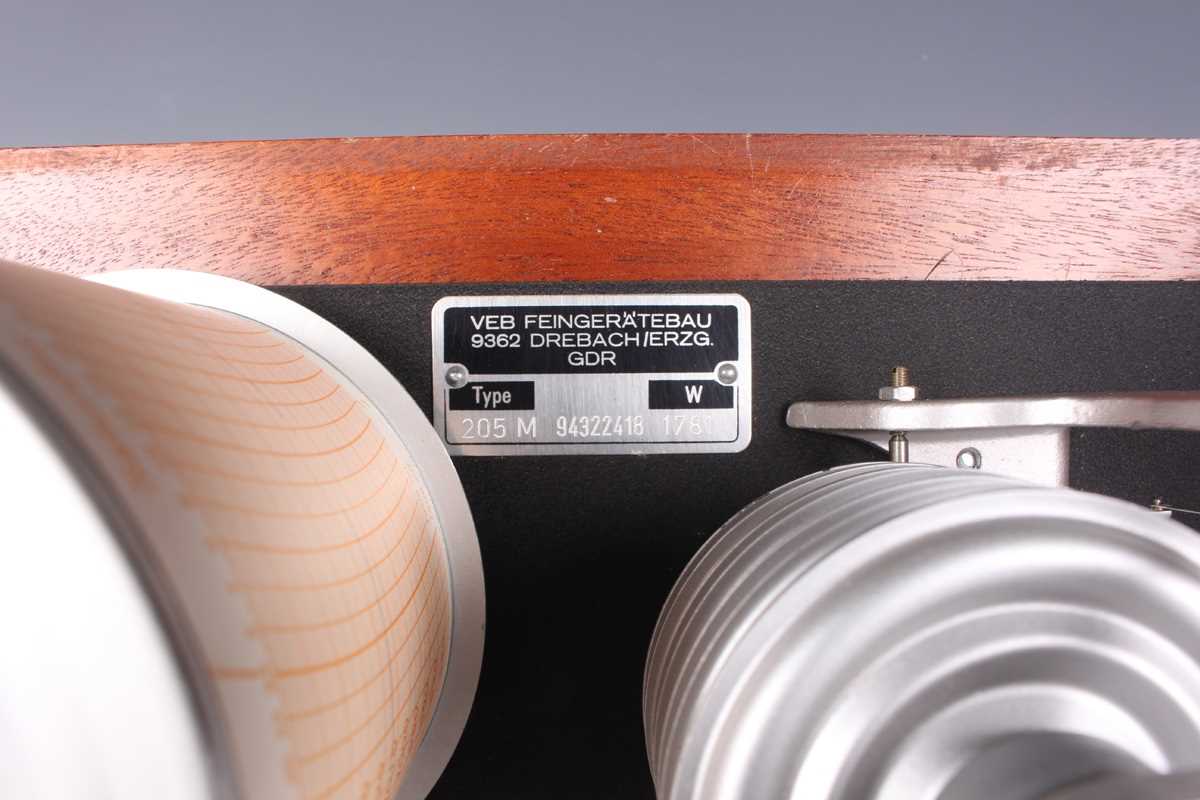 A 20th century hardwood cased barograph by Carl Zeiss Jena, Type 205M, with glazed hinged cover - Image 4 of 7