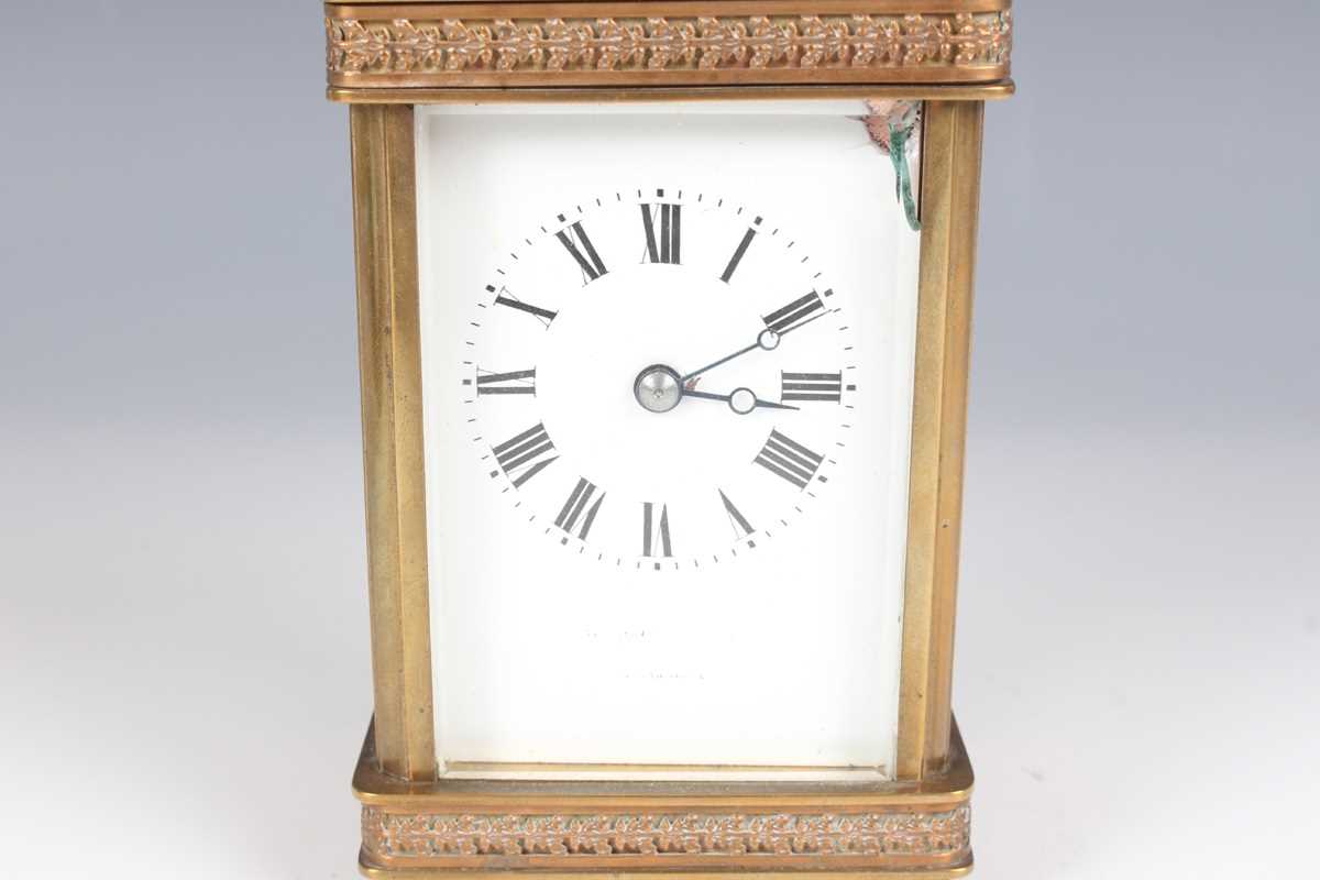 A 20th century lacquered brass corniche cased carriage clock with eight day movement striking and - Bild 18 aus 23