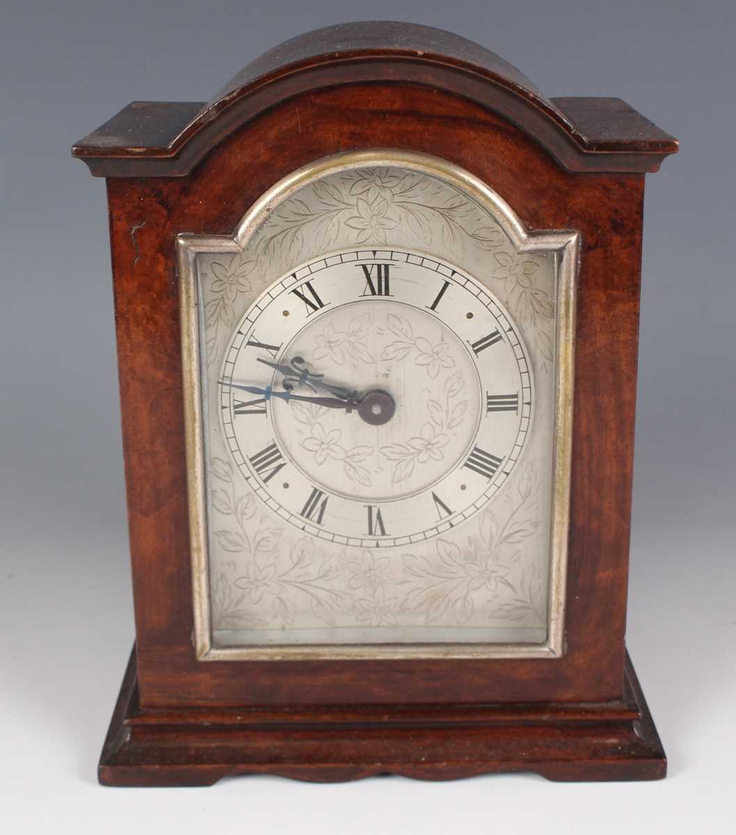 An early 20th century oak mantel clock with eight day movement striking on a gong, the white - Image 13 of 27
