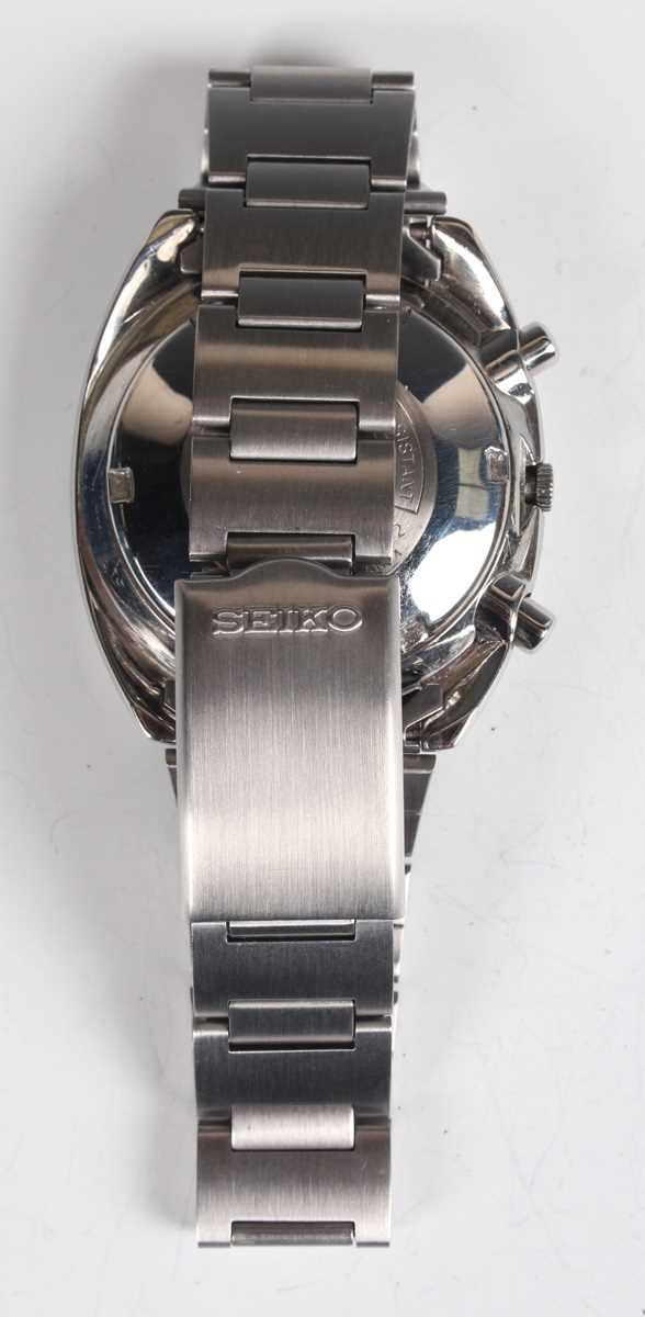 A Seiko Chronograph Automatic stainless steel gentleman's bracelet wristwatch, Ref. 6139-6012, circa - Image 7 of 8