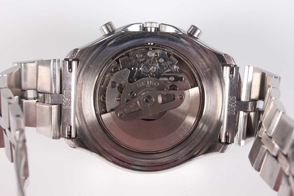 A Seiko 'Helmet' Chronograph Automatic stainless steel gentleman's bracelet wristwatch, Ref. 6139- - Image 2 of 6