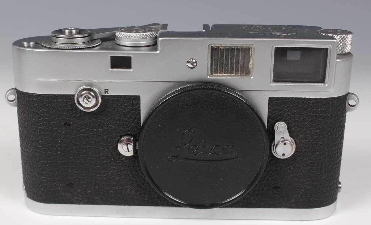 A Leica M2 camera, No. 961400, circa 1959, with leather case, together with a Leitz Elmar 1:4/90 - Image 2 of 14