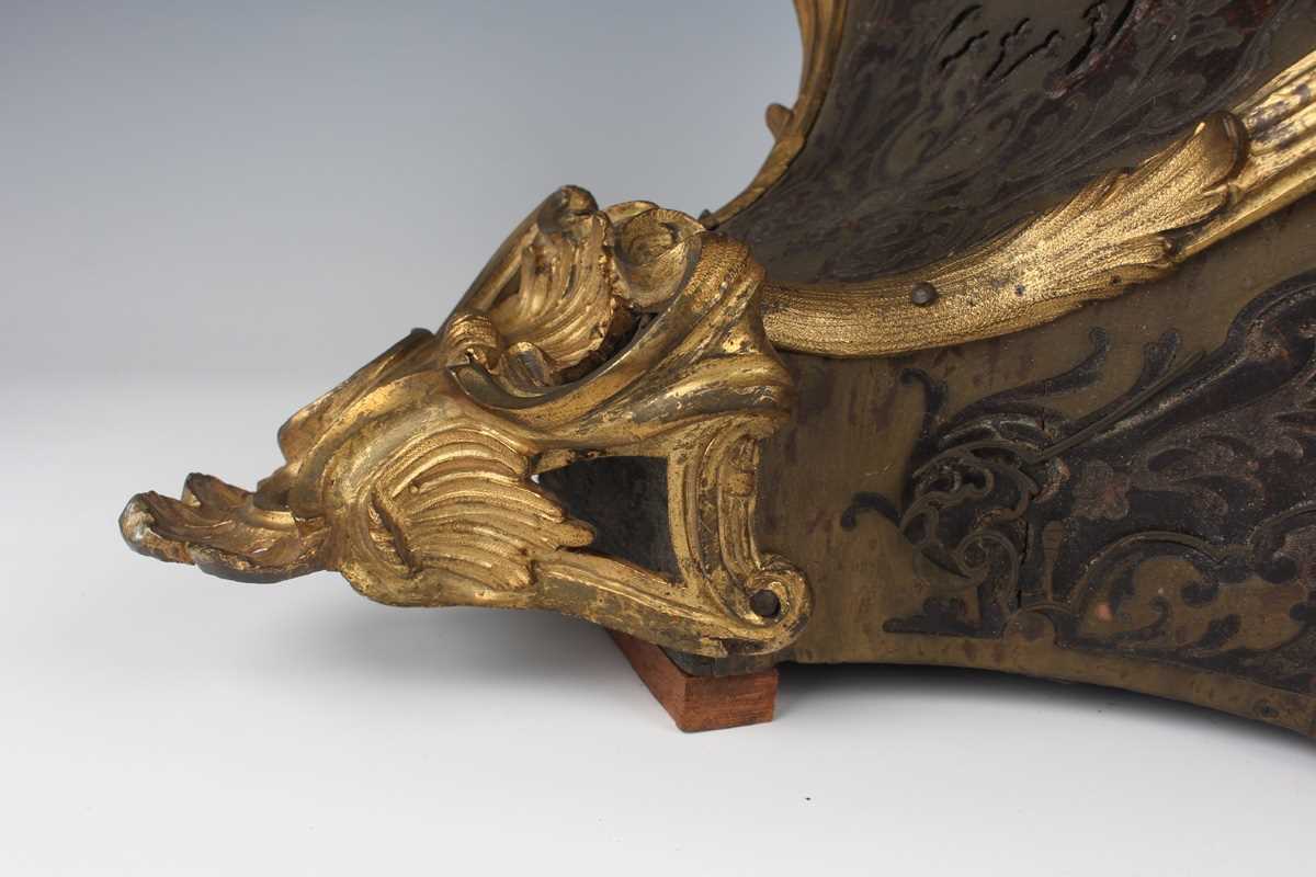 An 18th century French boulle cased bracket clock and bracket, the clock with eight day movement - Image 65 of 70