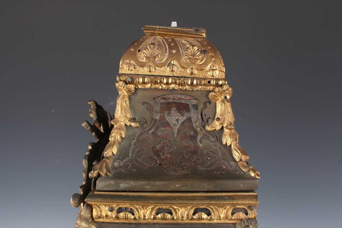 An 18th century French boulle cased bracket clock and bracket, the clock with eight day movement - Image 29 of 70