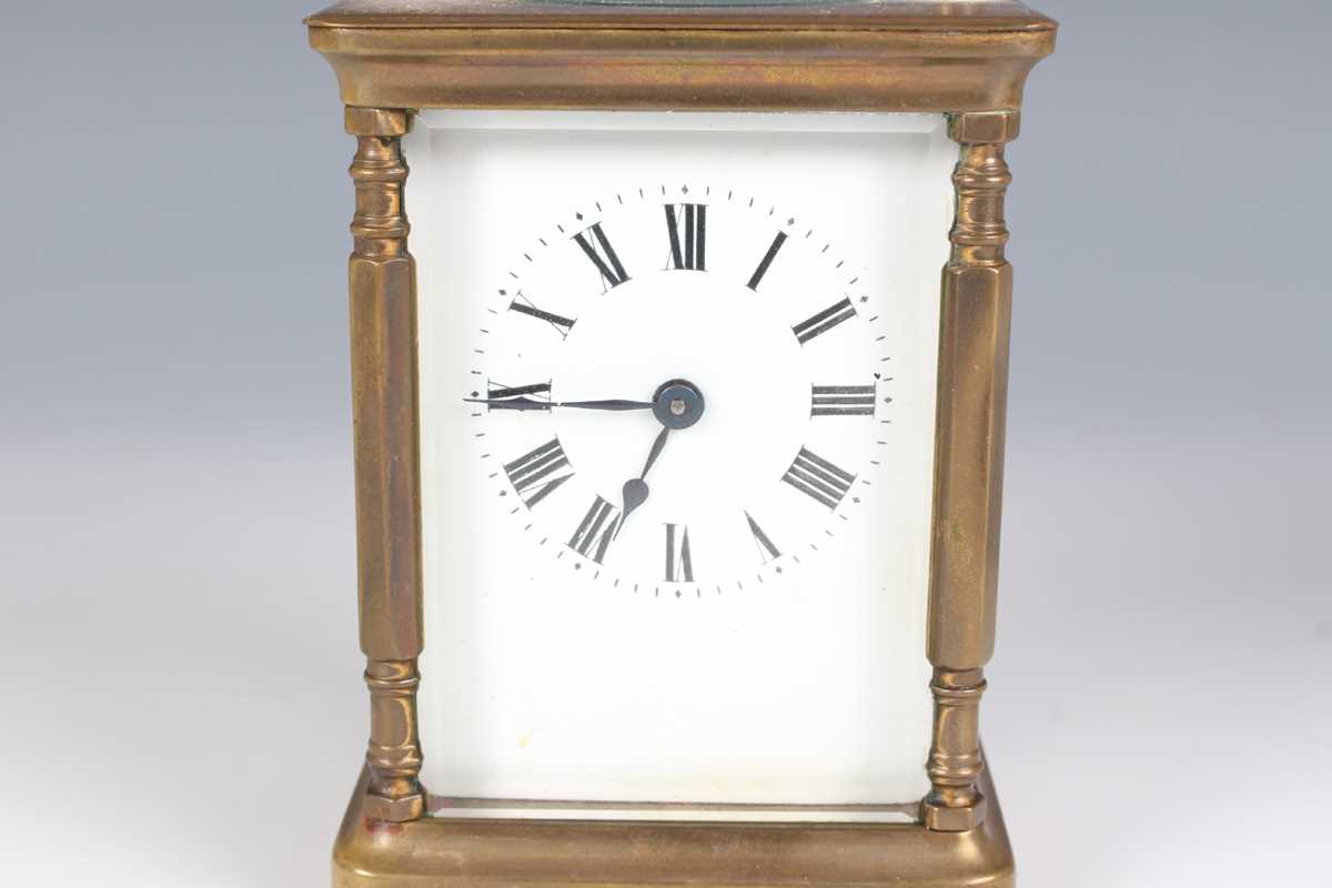 A 20th century lacquered brass corniche cased carriage clock with eight day movement striking and - Bild 10 aus 23