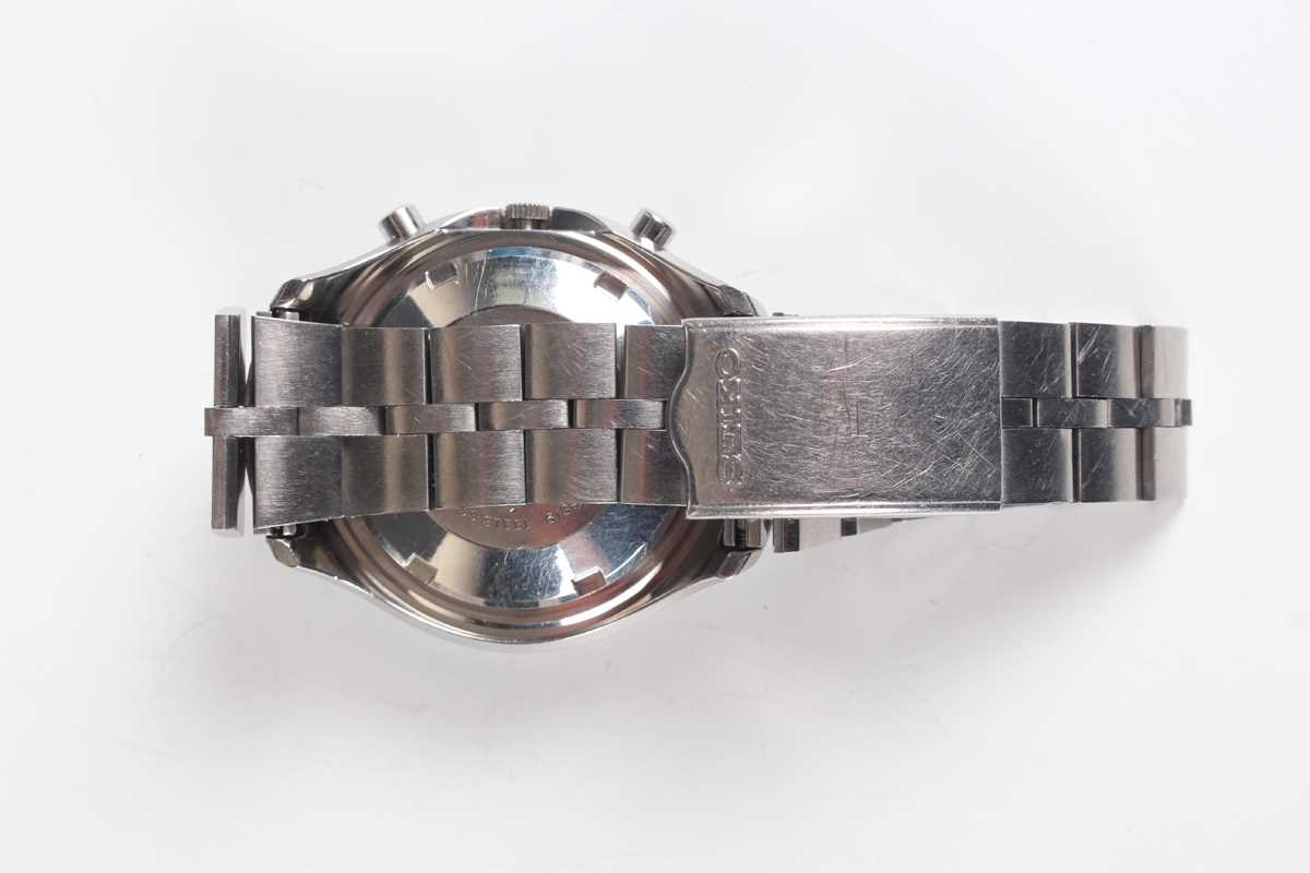 A Seiko 'Helmet' Chronograph Automatic stainless steel gentleman's bracelet wristwatch, Ref. 6139- - Image 6 of 6