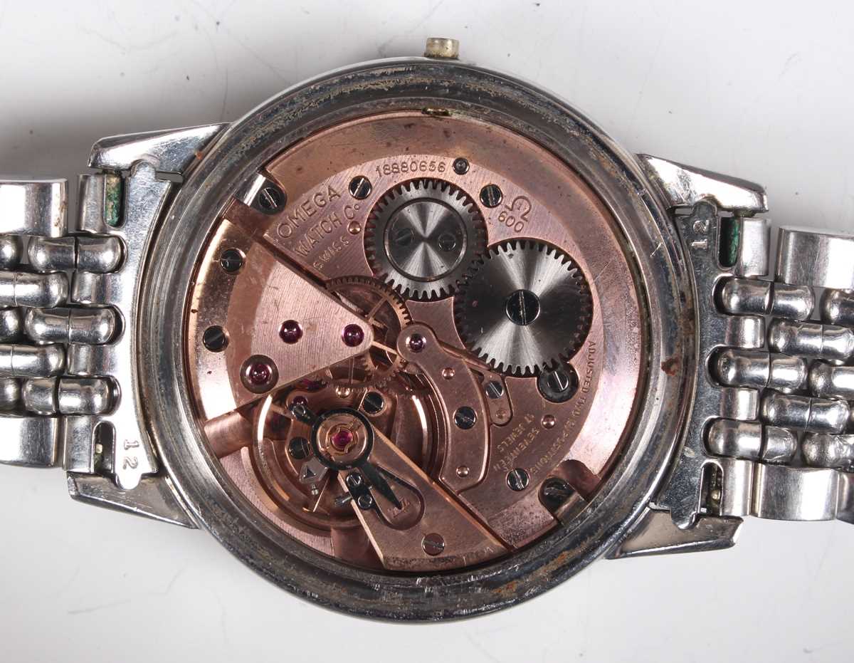 An Omega Genève stainless steel gentleman's bracelet wristwatch, circa 1961, the signed and jewelled - Image 2 of 6