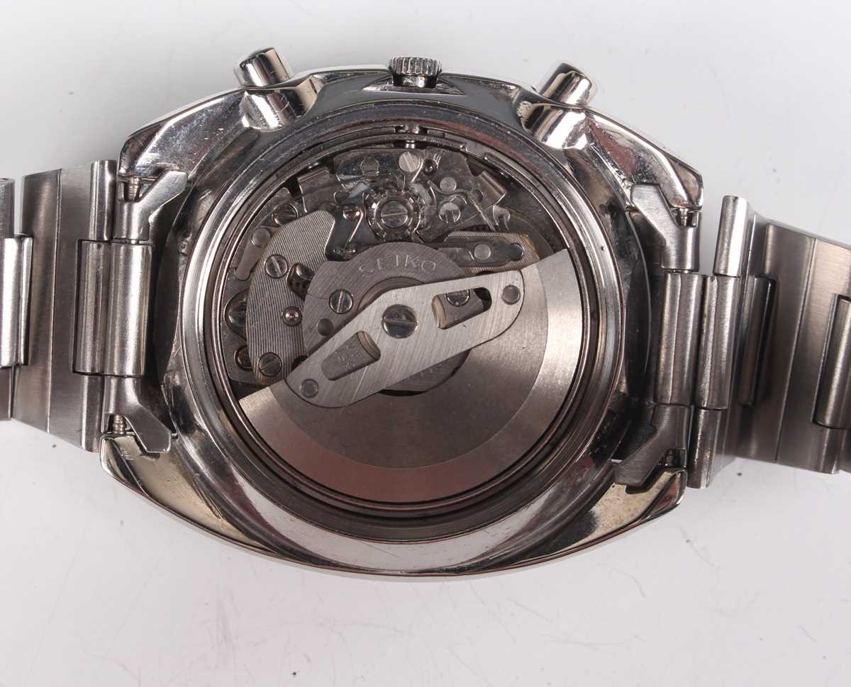 A Seiko Chronograph Automatic stainless steel gentleman's bracelet wristwatch, Ref. 6139-6012, circa - Image 2 of 8