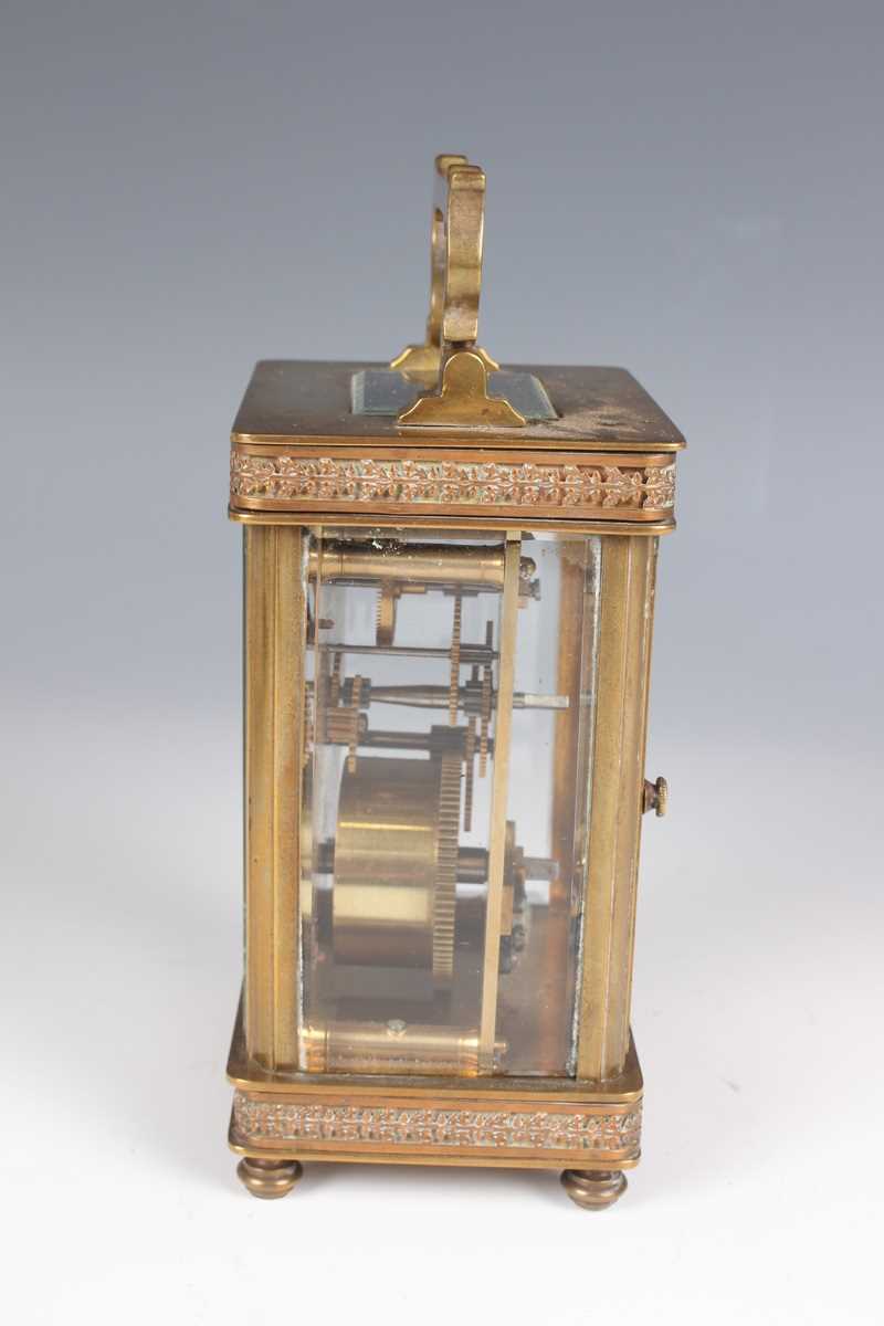 A 20th century lacquered brass corniche cased carriage clock with eight day movement striking and - Bild 20 aus 23