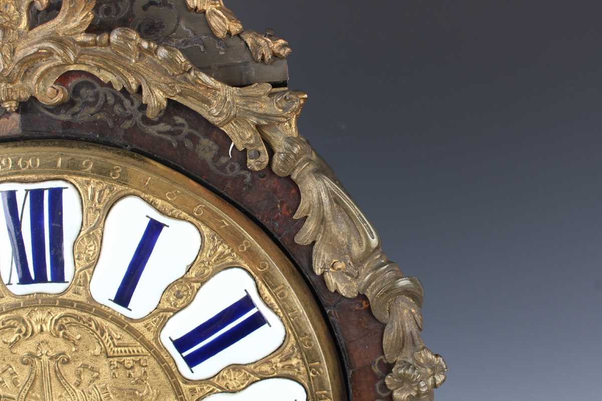 An 18th century French boulle cased bracket clock and bracket, the clock with eight day movement - Bild 28 aus 70