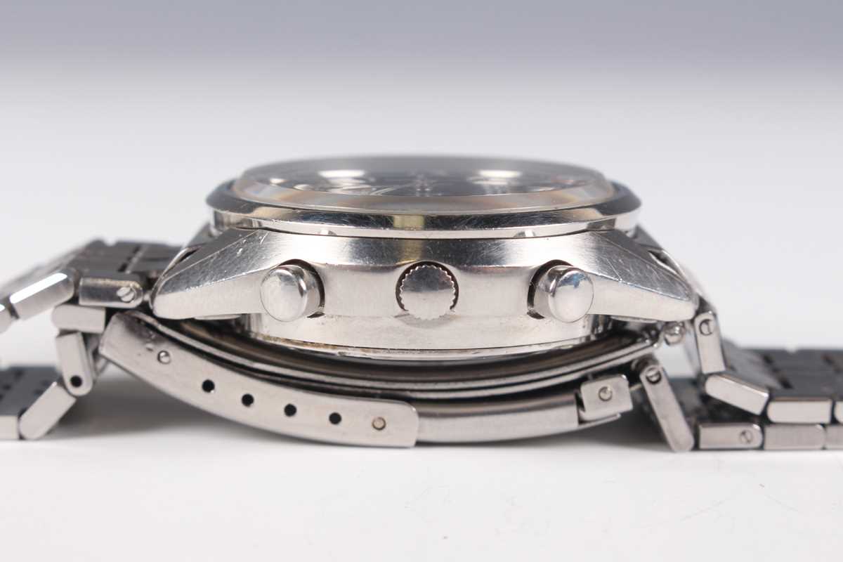 A Seiko Flyback Chronograph Automatic stainless steel gentleman's bracelet wristwatch, Ref. 7018- - Image 5 of 6