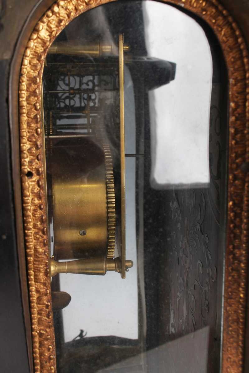 An 18th century French boulle cased bracket clock and bracket, the clock with eight day movement - Bild 13 aus 70