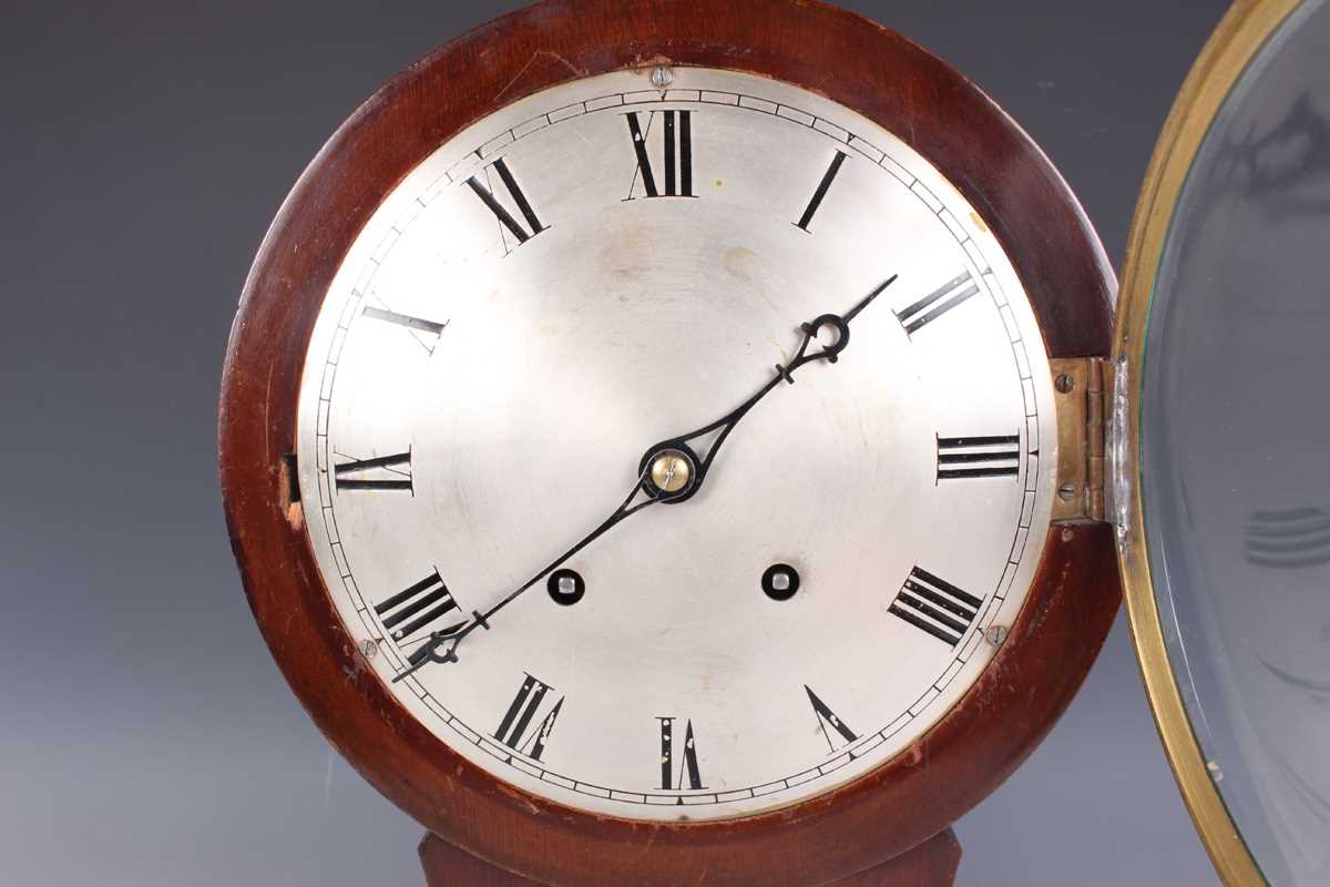 An early 20th century mahogany balloon cased mantel clock with eight day movement striking on two - Bild 2 aus 8