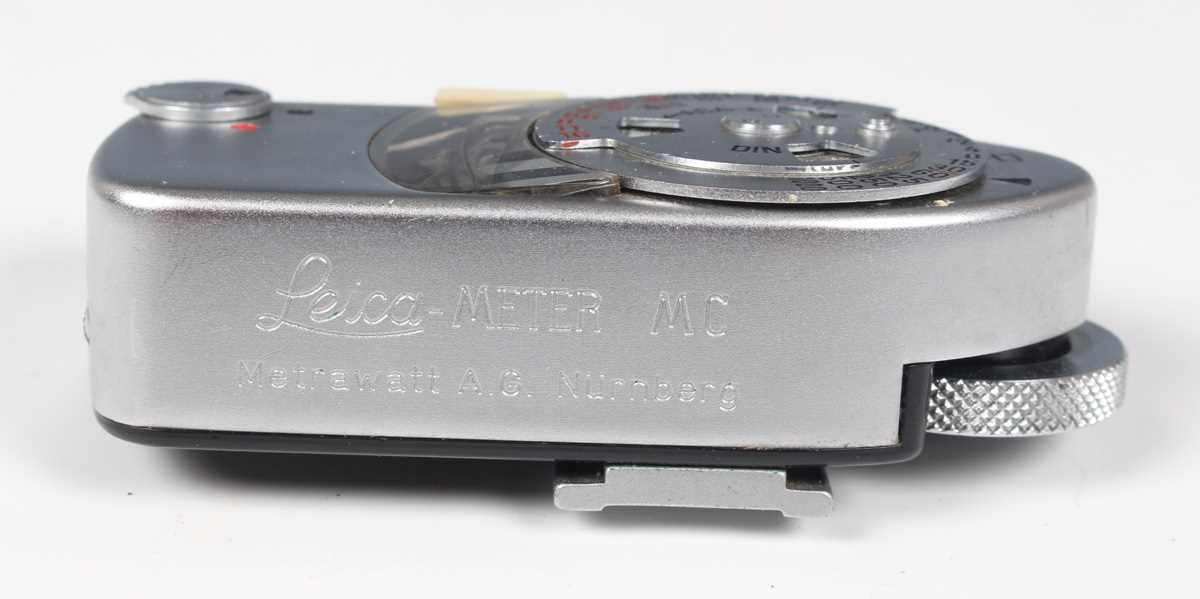 A Leica M2 camera, No. 961400, circa 1959, with leather case, together with a Leitz Elmar 1:4/90 - Image 8 of 14