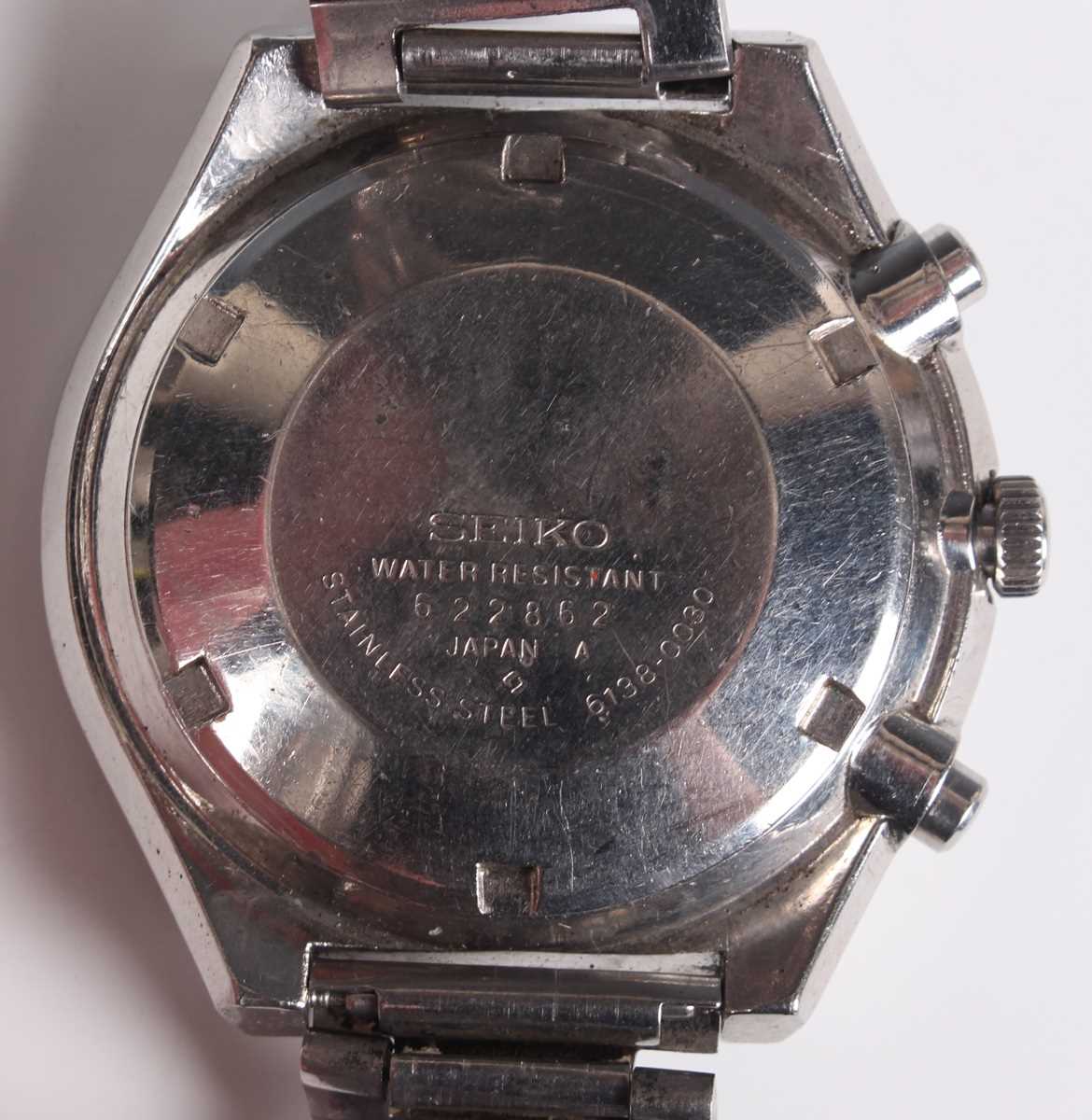 A Seiko 'Kakume' Chronograph Automatic stainless steel cased gentleman's bracelet wristwatch, Ref. - Image 4 of 6