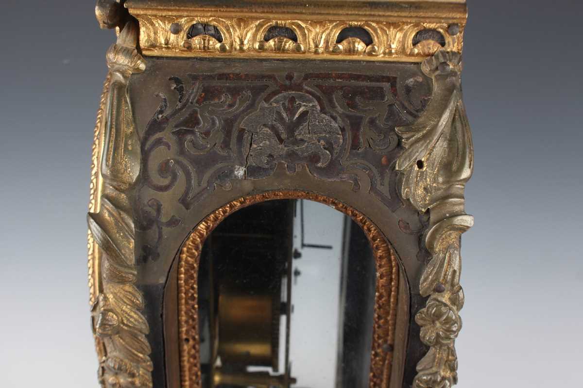 An 18th century French boulle cased bracket clock and bracket, the clock with eight day movement - Image 30 of 70