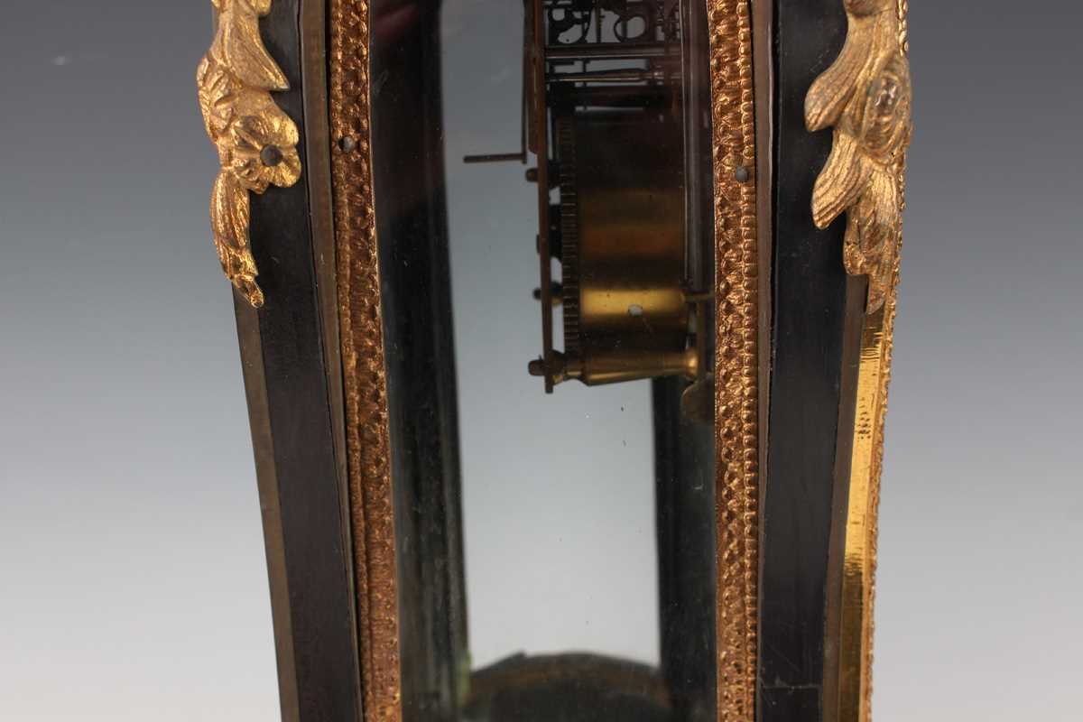 An 18th century French boulle cased bracket clock and bracket, the clock with eight day movement - Bild 36 aus 70