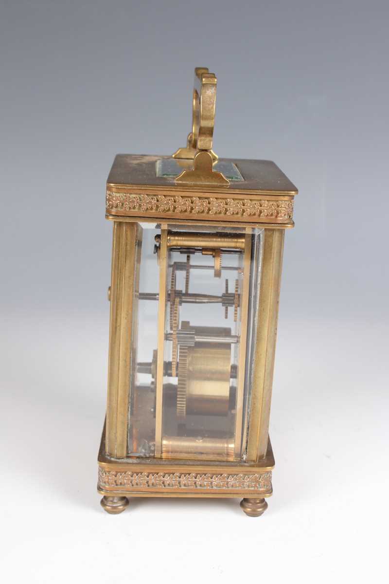 A 20th century lacquered brass corniche cased carriage clock with eight day movement striking and - Bild 22 aus 23