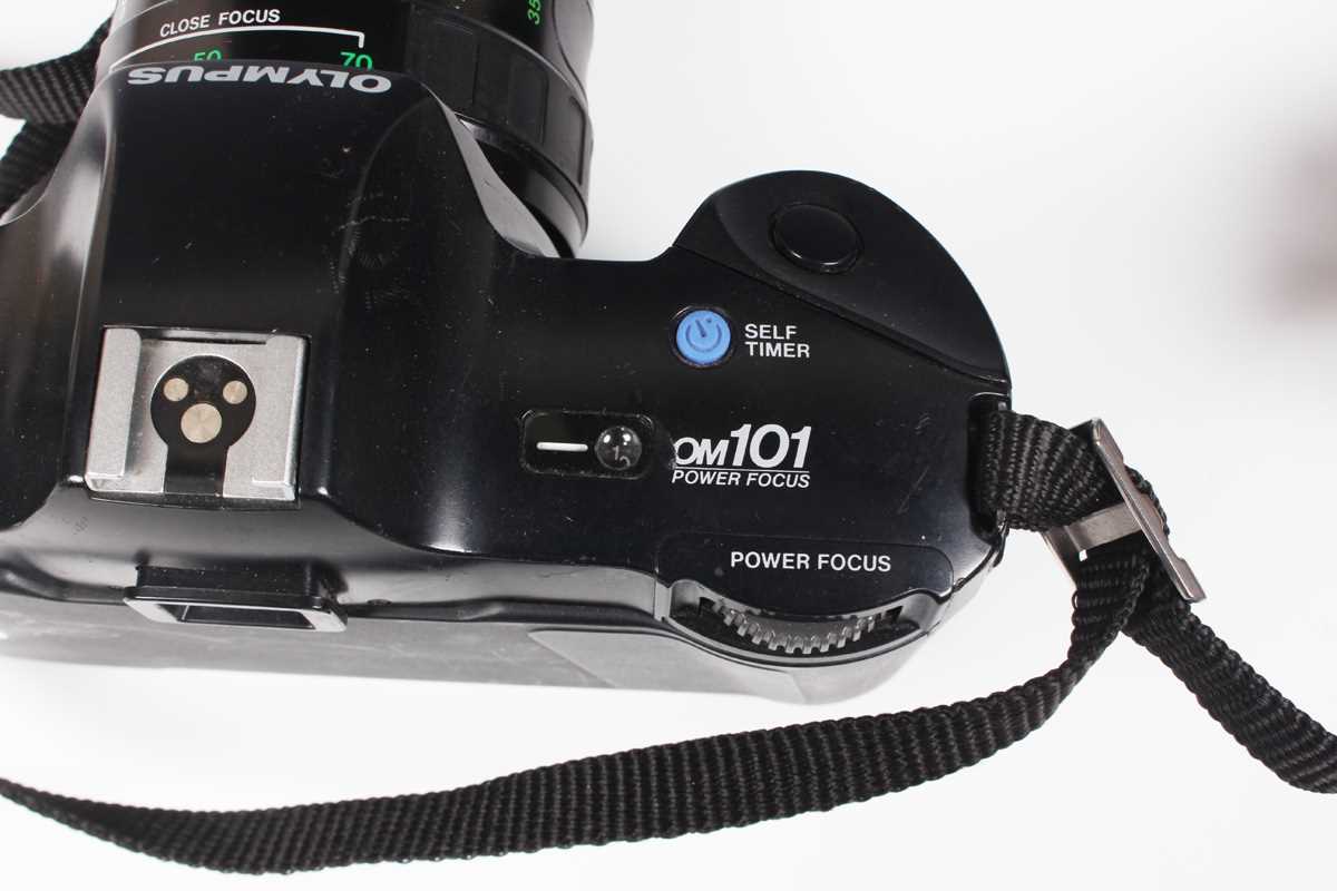 An Olympus OM101 Power Focus camera with Olympus 35-70mm 1:3.5-4.5 zoom lens, together with a - Image 3 of 9