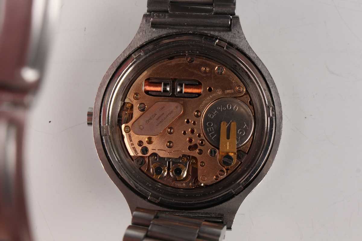 An Omega Electronic F300 Hz Seamaster Chronometer steel cased gentleman's bracelet wristwatch, circa - Image 2 of 7