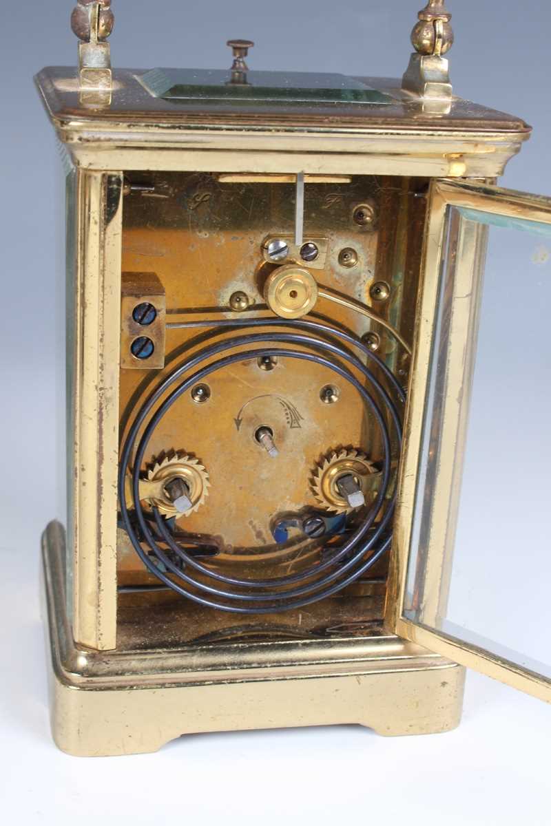 A 20th century lacquered brass corniche cased carriage clock with eight day movement striking and - Bild 4 aus 23