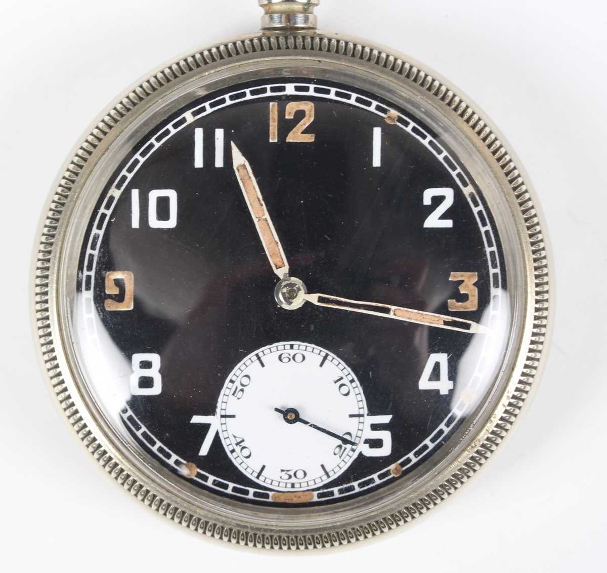 A military style nickel cased keyless wind open faced gentleman's pocket watch with unsigned - Bild 6 aus 9