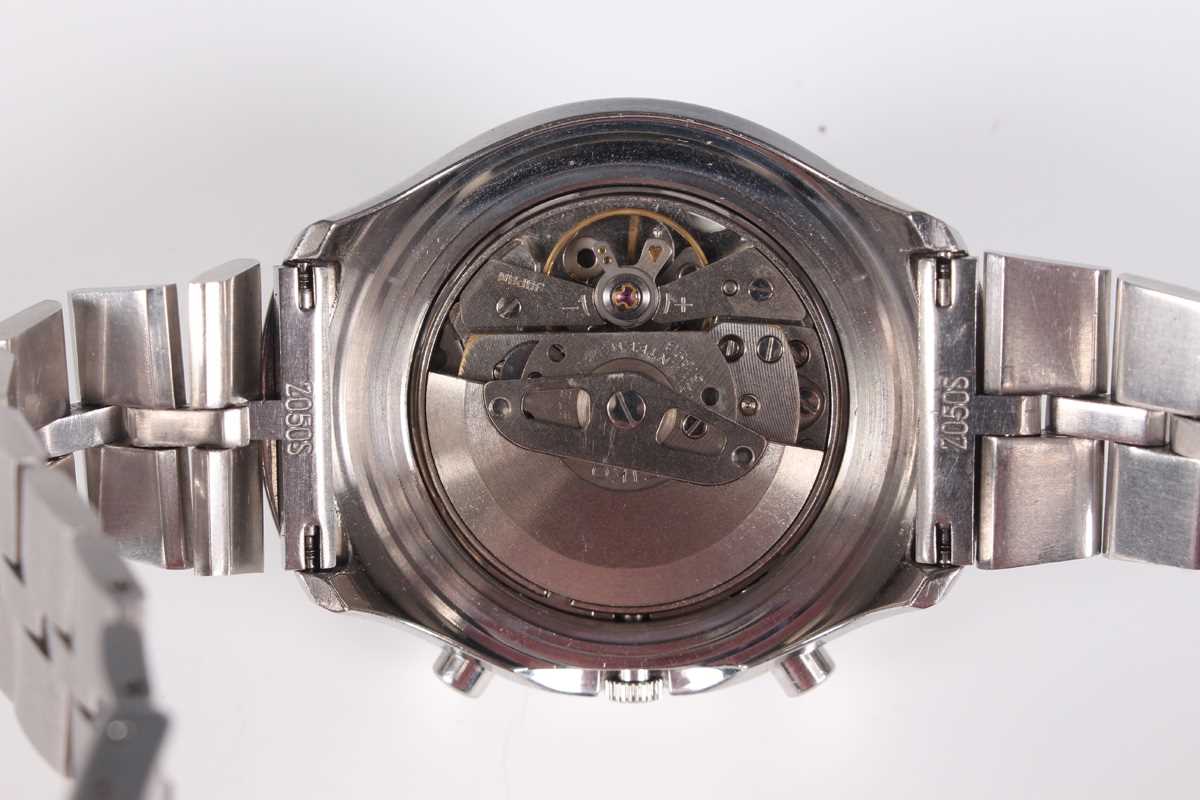 A Seiko 'Helmet' Chronograph Automatic stainless steel gentleman's bracelet wristwatch, Ref. 6139- - Image 3 of 6