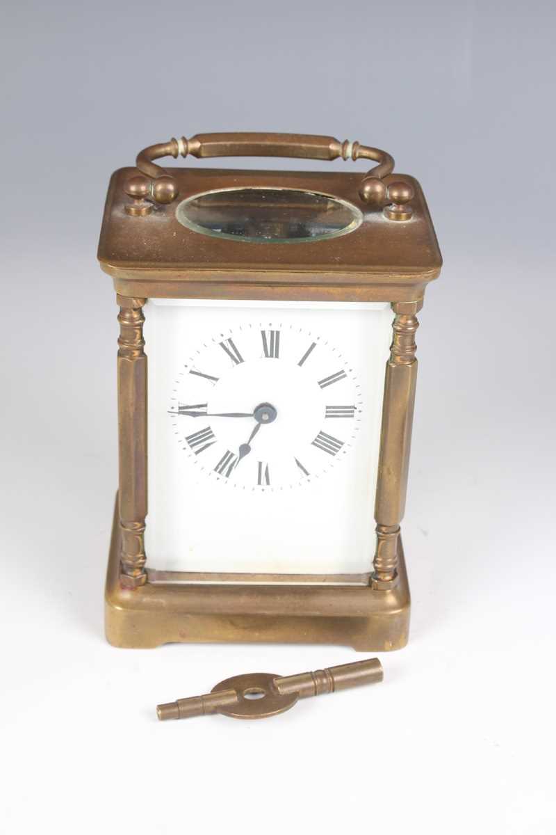 A 20th century lacquered brass corniche cased carriage clock with eight day movement striking and - Bild 16 aus 23