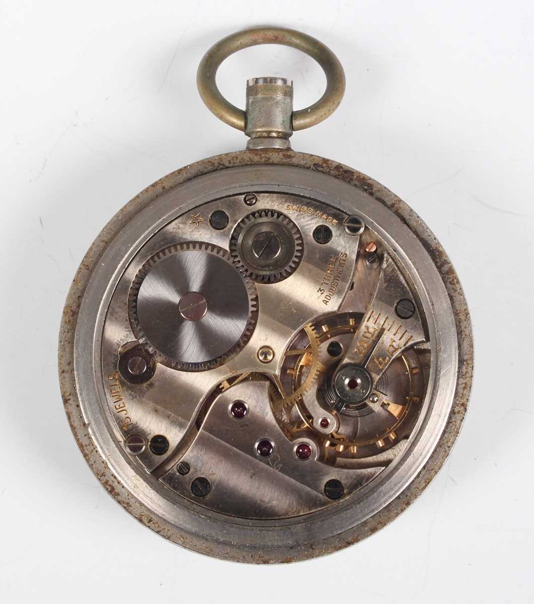 A green enamelled keyless wind open-faced lady’s fob watch with unsigned jewelled cylinder movement, - Bild 17 aus 26