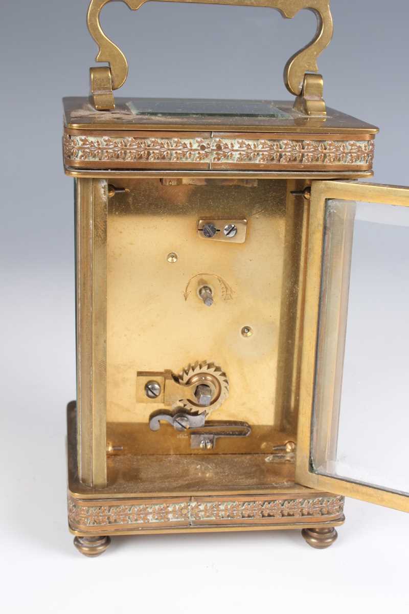 A 20th century lacquered brass corniche cased carriage clock with eight day movement striking and - Bild 19 aus 23