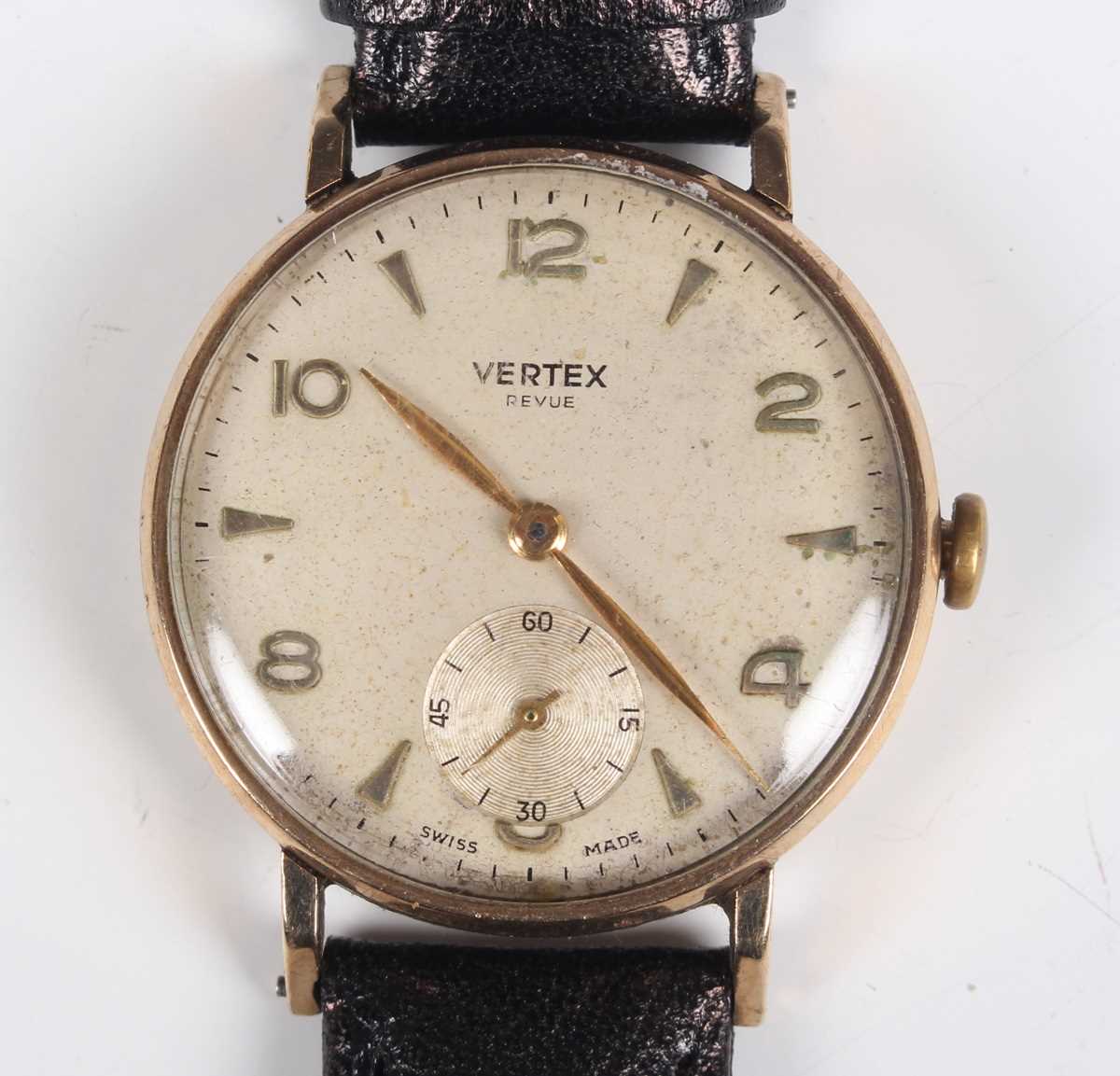 A Vertex Revue 9ct gold circular cased gentleman's wristwatch with signed and jewelled movement, the