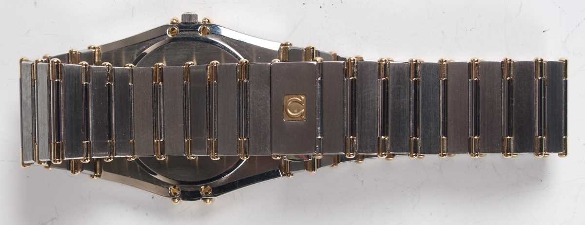 An Omega Quartz steel and gold gentleman's bracelet wristwatch, the signed brushed gilt dial with - Image 4 of 5