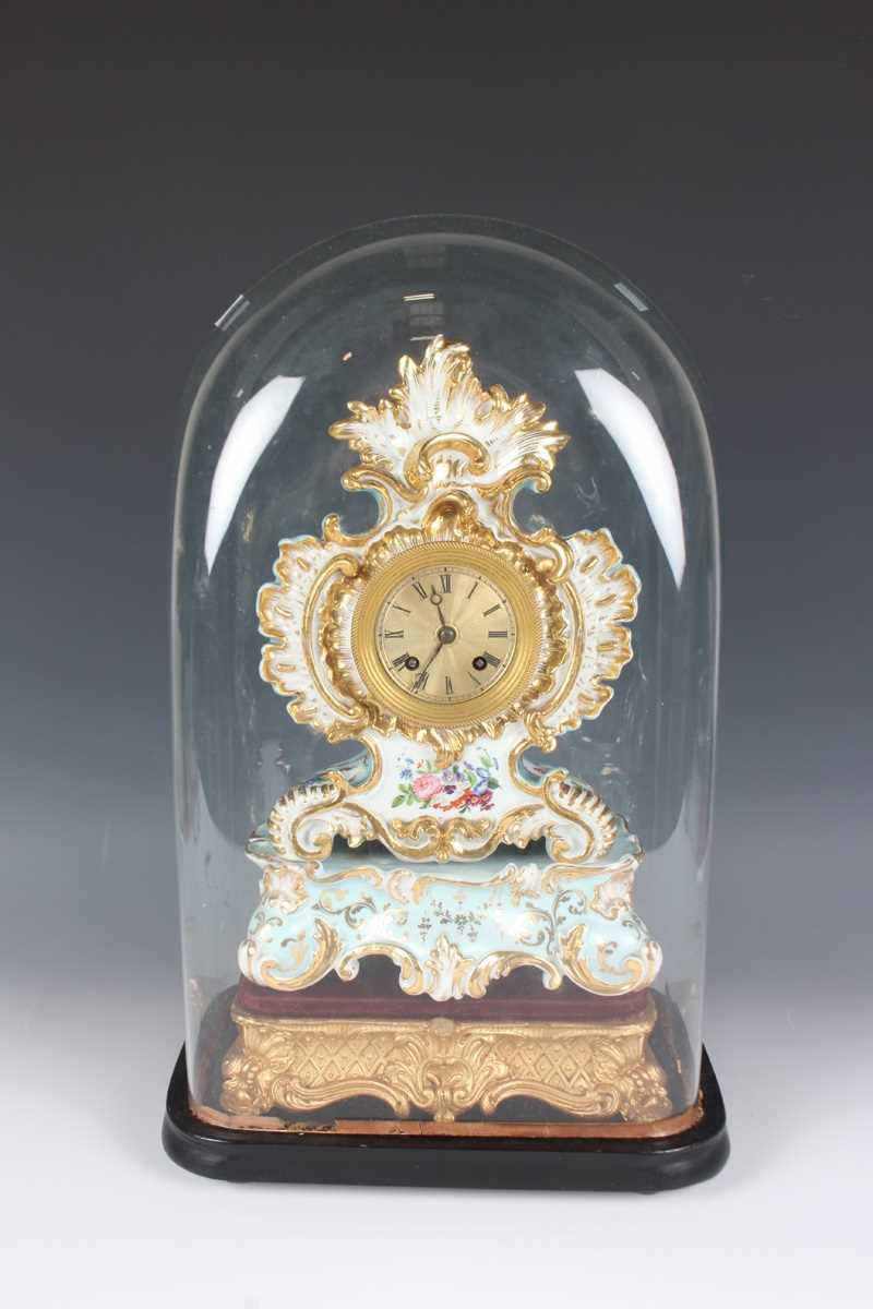 A mid-19th century French Jacob Petit Paris porcelain cased mantel clock and matching stand, the - Bild 13 aus 14