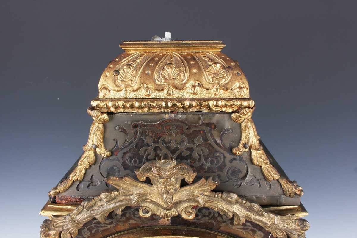 An 18th century French boulle cased bracket clock and bracket, the clock with eight day movement - Bild 16 aus 70