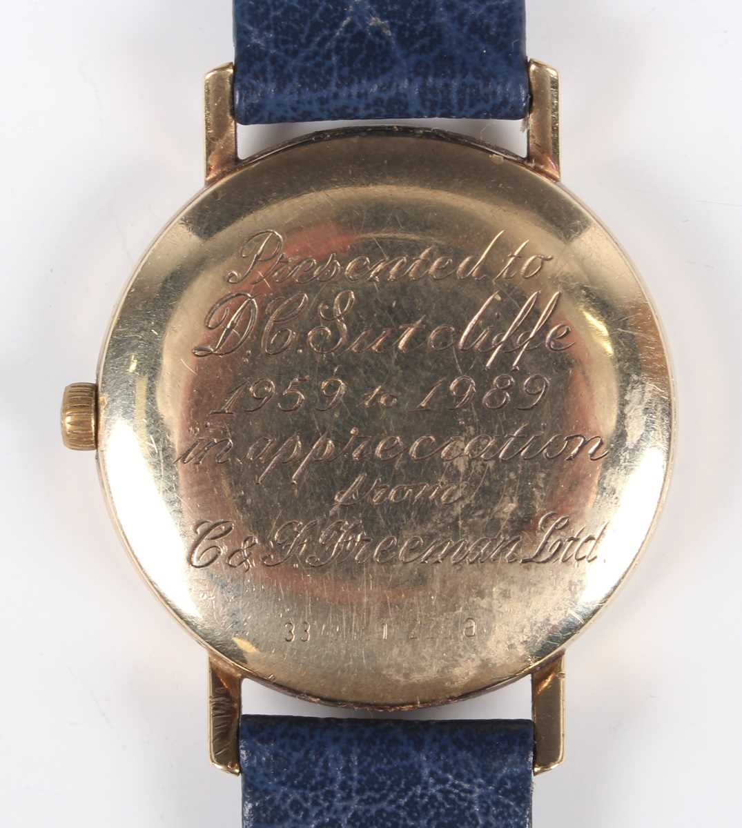 A Zenith Quartz 9ct gold circular cased gentleman’s wristwatch, the signed gilt dial with baton hour - Image 4 of 6