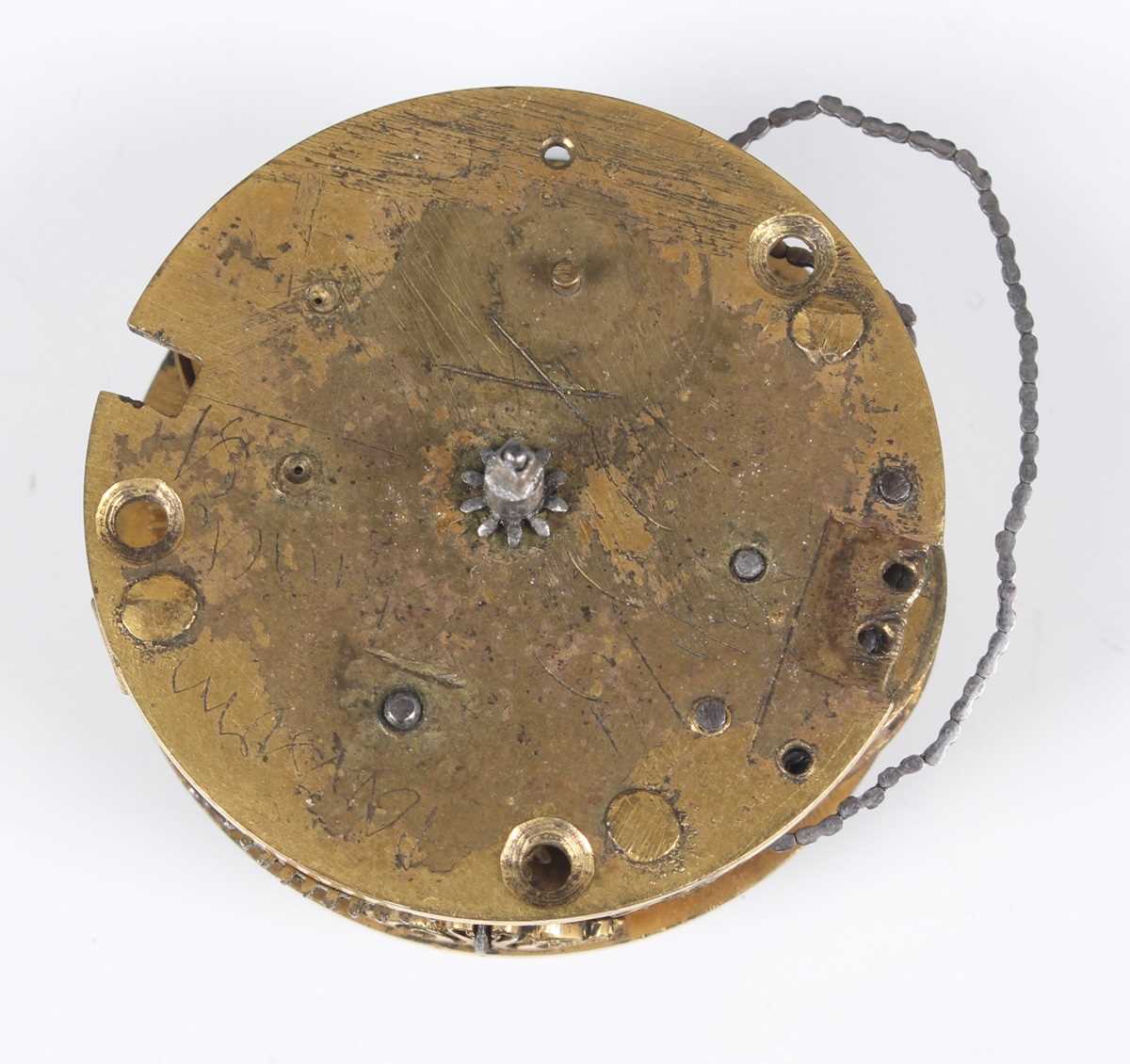 An early 18th century white enamelled pocket watch dial with black Roman hour numerals, outer Arabic - Bild 21 aus 24