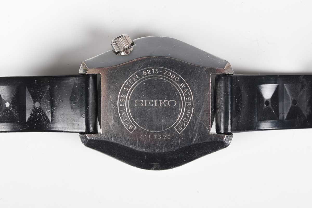 A Seiko Automatic 300M stainless steel cased gentleman's diver's wristwatch, Ref. 6215-7000, circa - Image 2 of 4