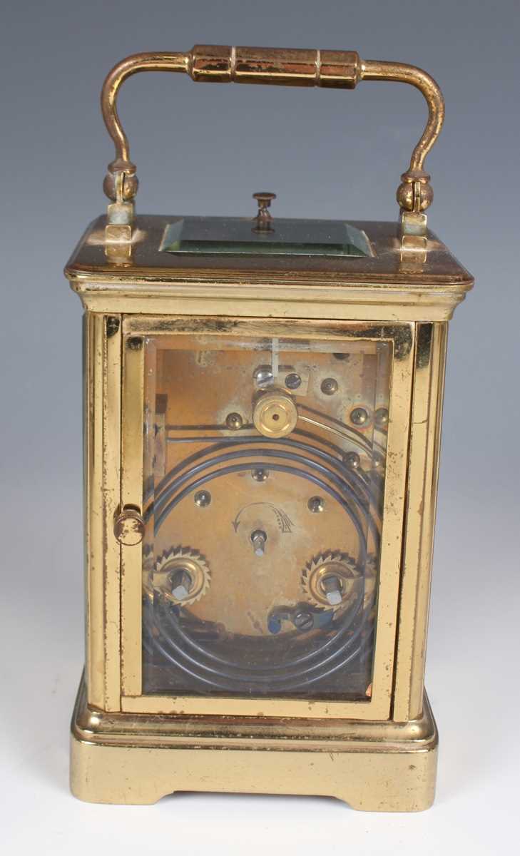 A 20th century lacquered brass corniche cased carriage clock with eight day movement striking and - Bild 6 aus 23