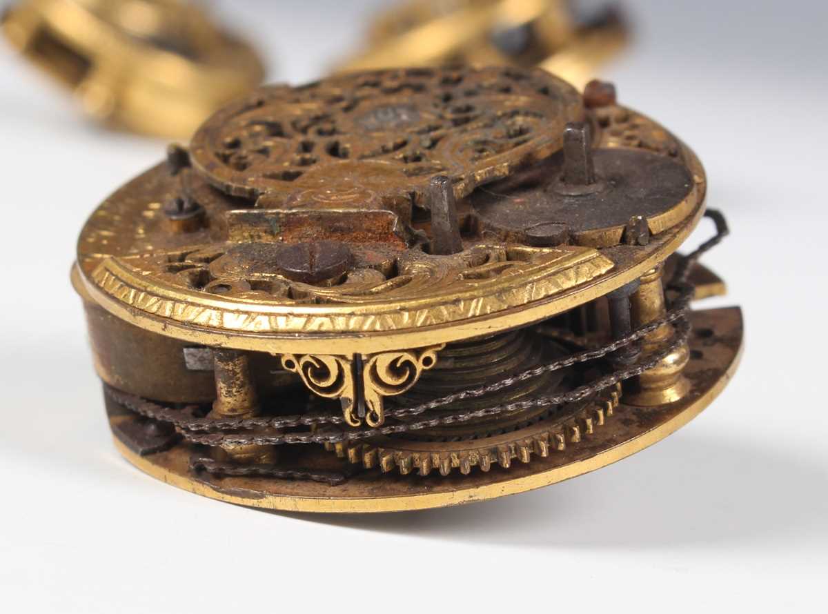 An early 18th century white enamelled pocket watch dial with black Roman hour numerals, outer Arabic - Bild 19 aus 24