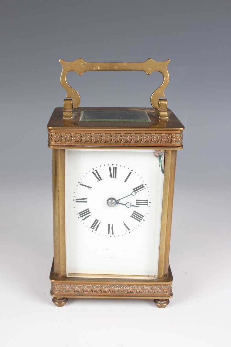 A 20th century lacquered brass corniche cased carriage clock with eight day movement striking and - Bild 17 aus 23