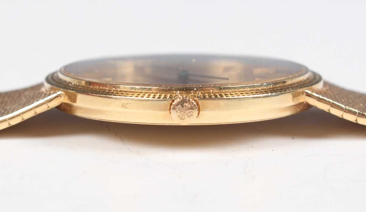 A Patek Philippe Calatrava 18ct yellow gold gentleman's bracelet wristwatch, Ref. 3520/10, circa - Bild 5 aus 8