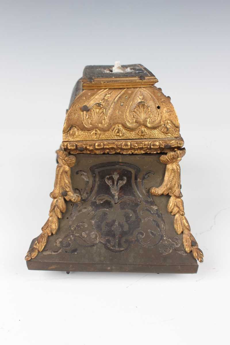 An 18th century French boulle cased bracket clock and bracket, the clock with eight day movement - Image 43 of 70