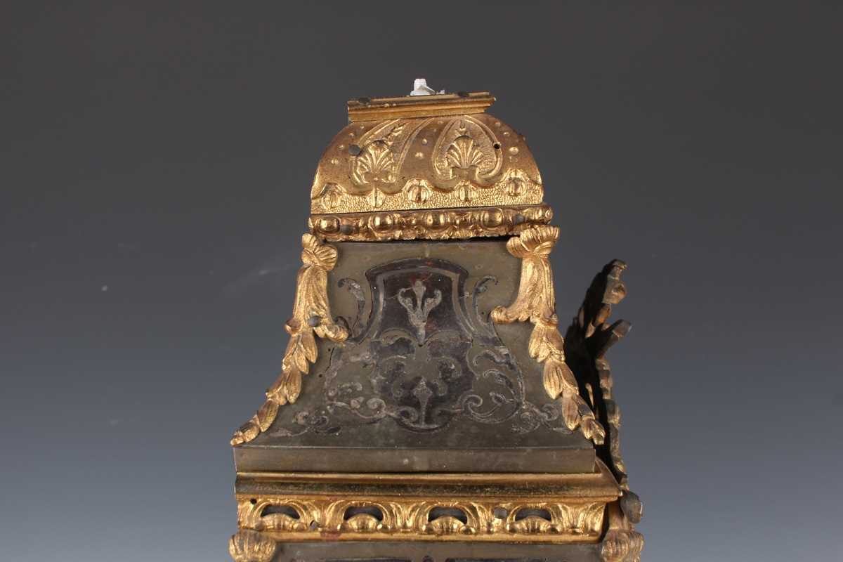 An 18th century French boulle cased bracket clock and bracket, the clock with eight day movement - Image 34 of 70