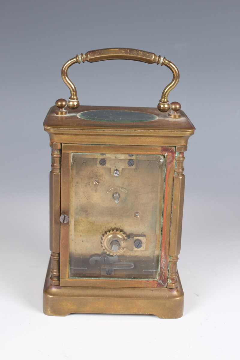 A 20th century lacquered brass corniche cased carriage clock with eight day movement striking and - Bild 13 aus 23