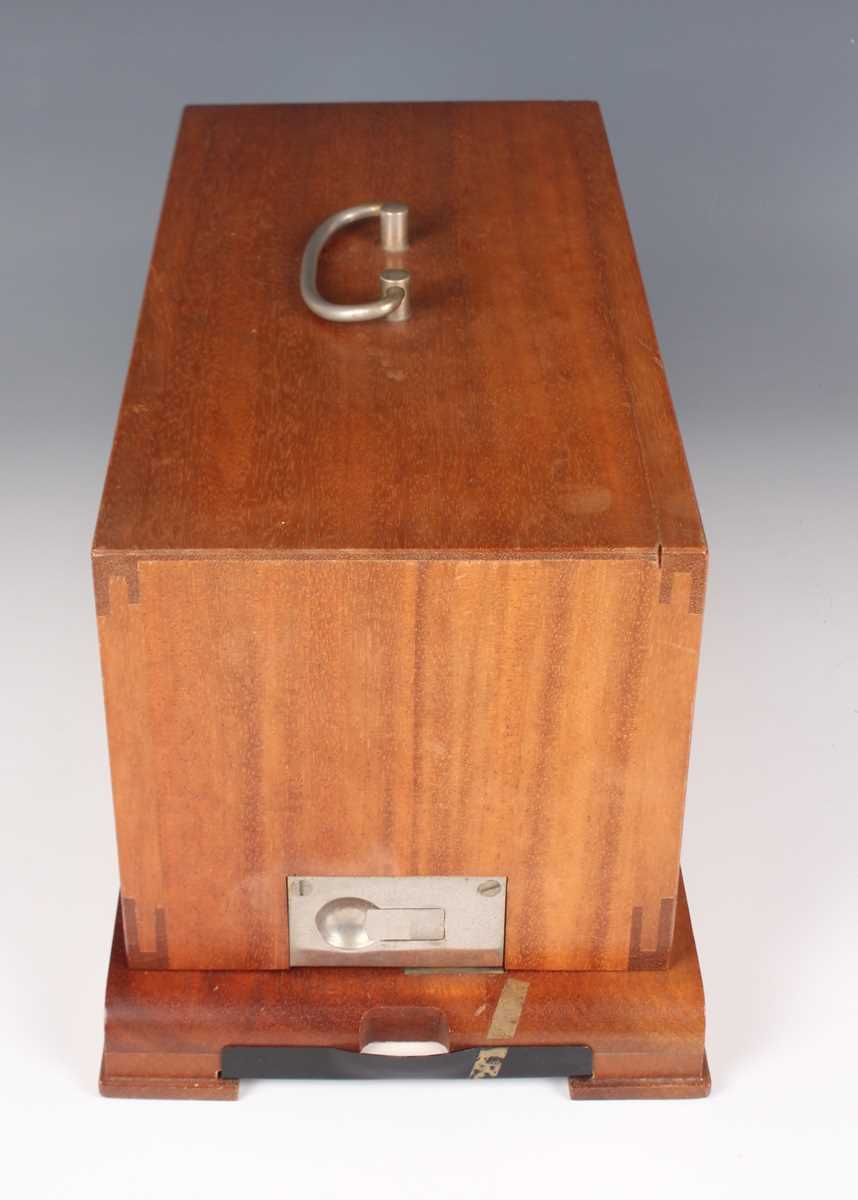 A 20th century hardwood cased barograph by Carl Zeiss Jena, Type 205M, with glazed hinged cover - Image 5 of 7