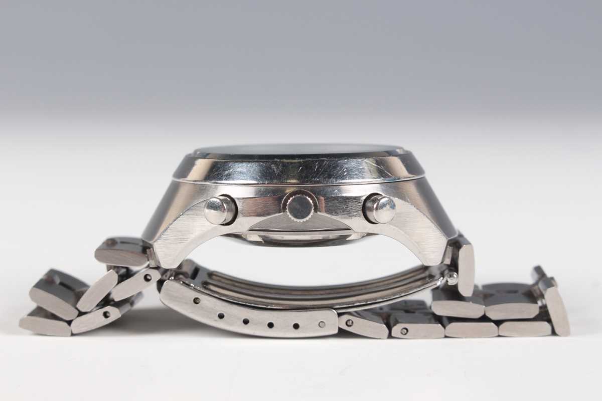 A Seiko 'Helmet' Chronograph Automatic stainless steel gentleman's bracelet wristwatch, Ref. 6139- - Image 5 of 6