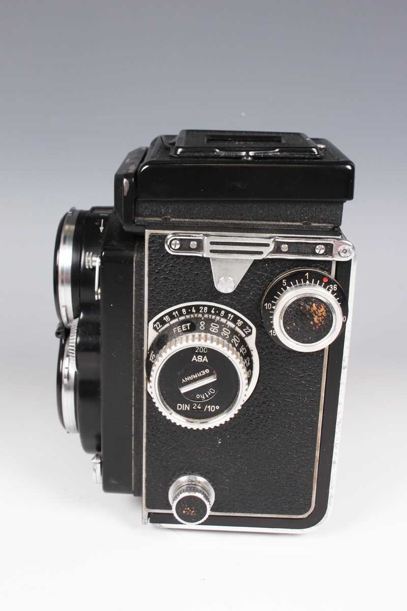 A Franke & Heidecke Rolleiflex 2.8D twin lens reflex camera, Serial No. 1616856, circa 1955, with - Image 5 of 5