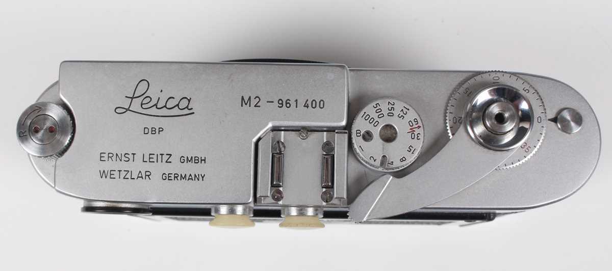 A Leica M2 camera, No. 961400, circa 1959, with leather case, together with a Leitz Elmar 1:4/90 - Image 3 of 14