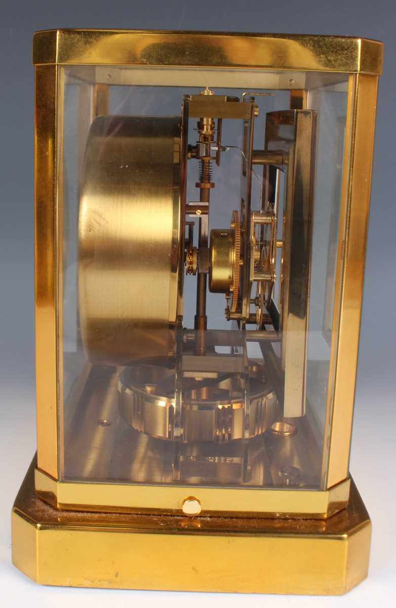 A Jaeger-LeCoultre Atmos mantel timepiece, Ref. 528-6, the signed perpetual gilt brass movement - Image 6 of 9